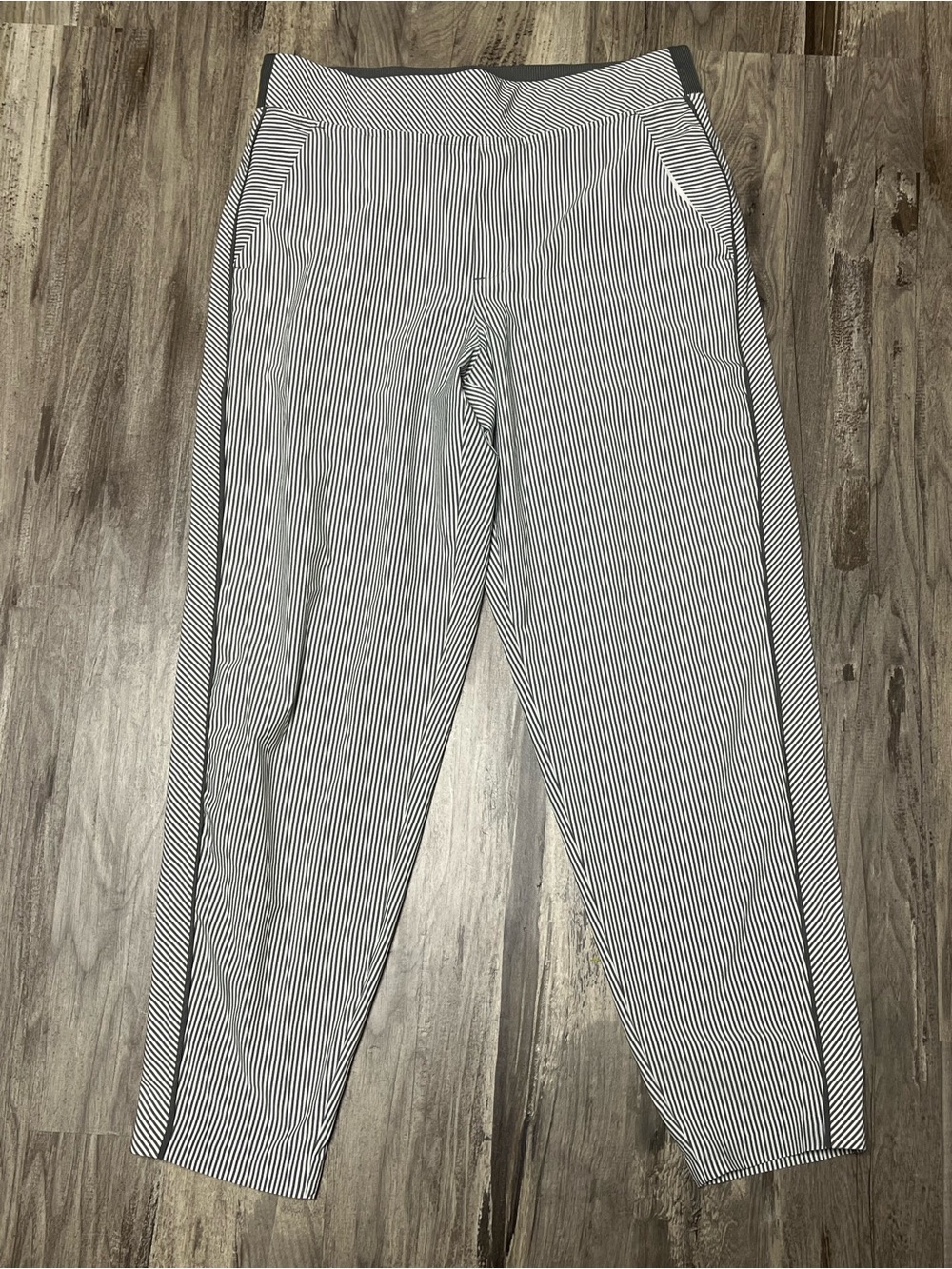 Athleta Brooklyn Textured Ankle Pants City Stripe Gray White 8P Petite